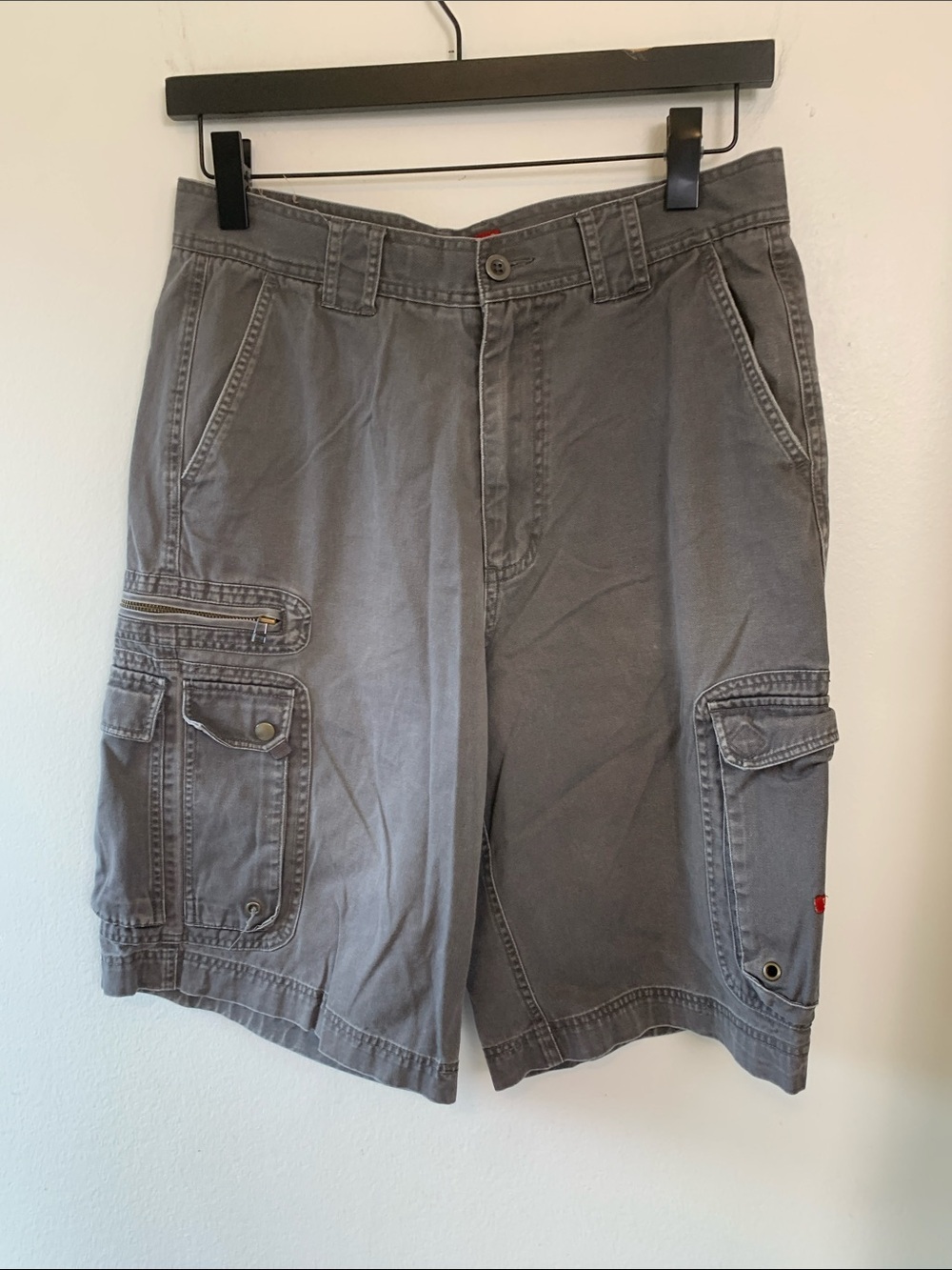 Men's Gray Cargo Shorts with Multiple Utility Pockets